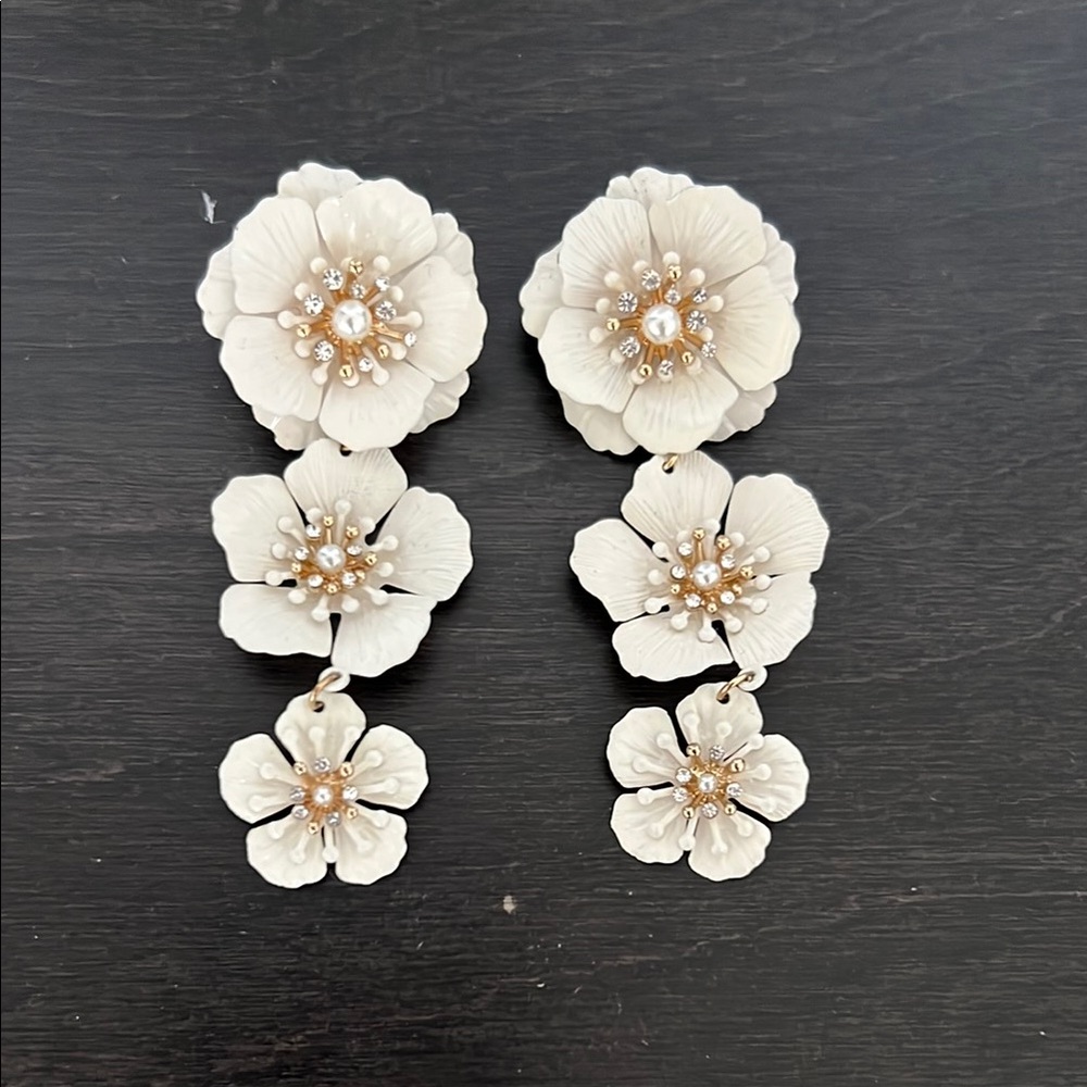 Elegant Floral Drop Earrings - Cream